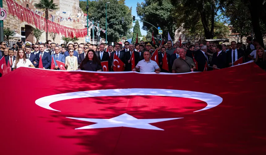 Bursa Türk bayrağının altında yürüdü