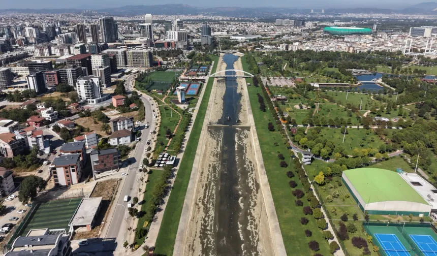 Bursa Büyükşehir'den dere temizliği mesaisi
