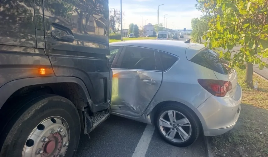 Düzce'de tır ile otomobil çarpıştı!
