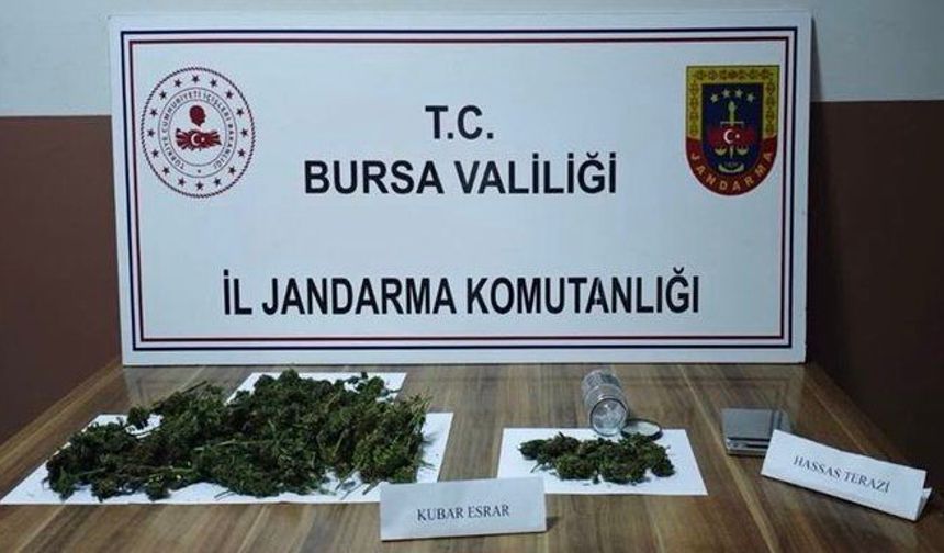 İnegöl’de jandarmadan baskın! 1 kilo 71 gram esrar ele geçirildi