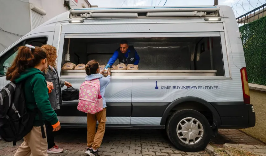 İzmir'de velilerin gönlü rahat, miniklerin karnı tok