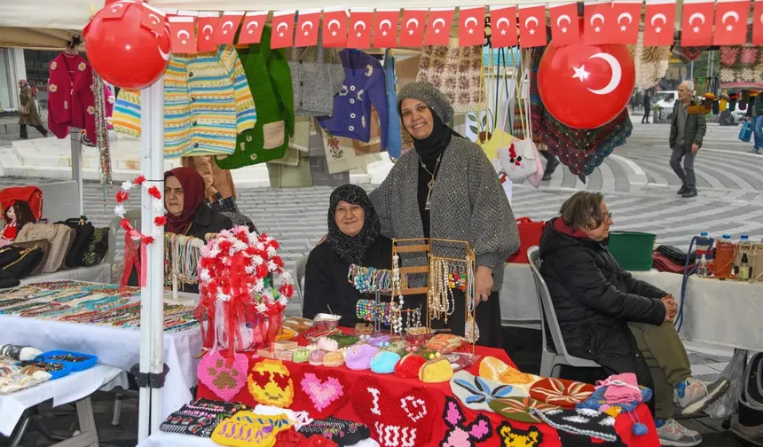 Bursa Osmangazi'de kadın girişimciler Cumhuriyet Sokağı'na renk kattı