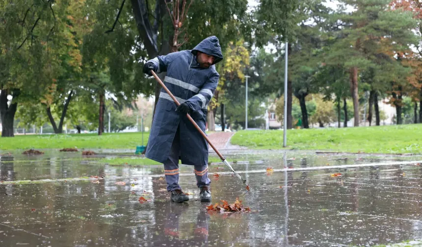Bursa Osmangazi'de park ve yeşil alanlarda yoğun mesai