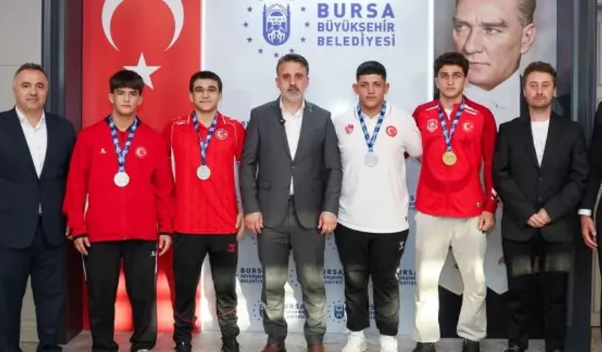 Bursa'nın madalyalı güreşçileri Biba'nın konuğu oldu