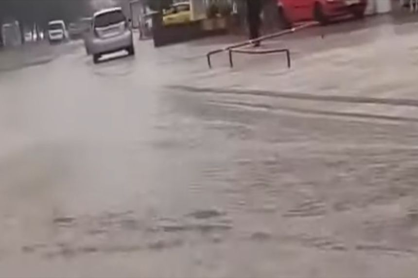 Sağanak yağmur inegöl'ü göle çevirdi