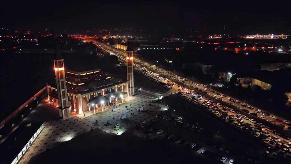 5793-mirac-kandilinde-eller-depremzedeler-icin-semaya-acildi-e004ea41-938e-4738-ac10-e00ef2cd2d34