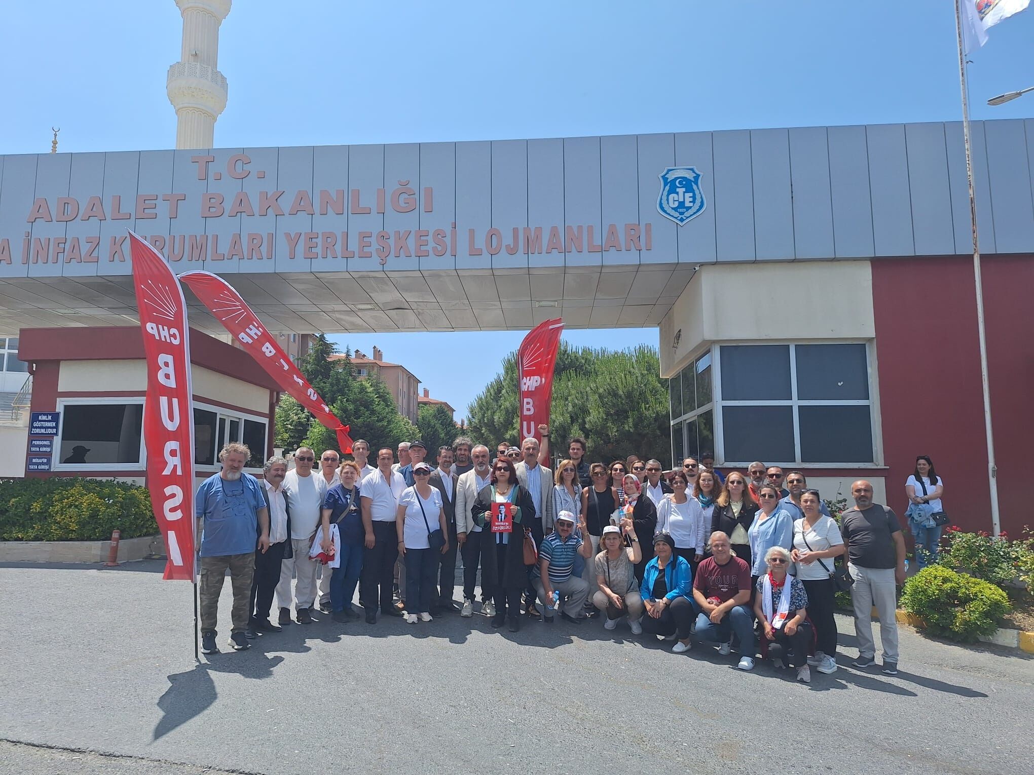 CHP İnegöl teşkilatından Silivri'de İmamoğlu'na destek