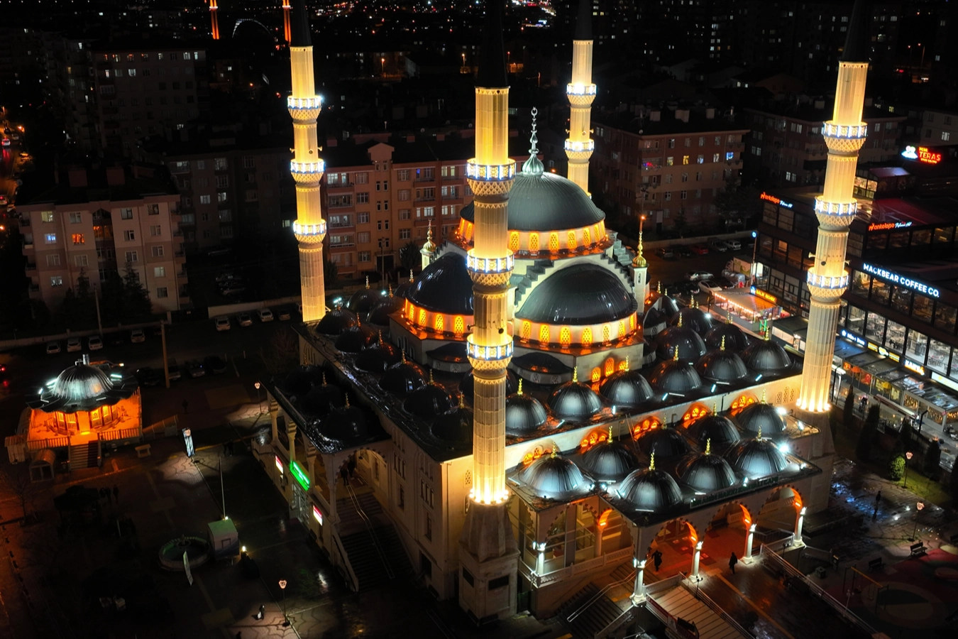 Konya Selçuklu'da Berat Kandili Manevi Coşkuyla Idrak Edildi