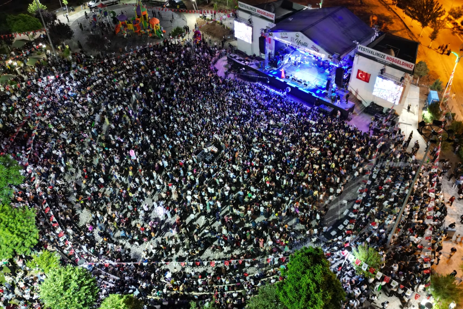 Mardin'de tarihi rekor: Kiraz Festivali'nin kapanışında 65 bin kişi Funda Arar ile coştu!