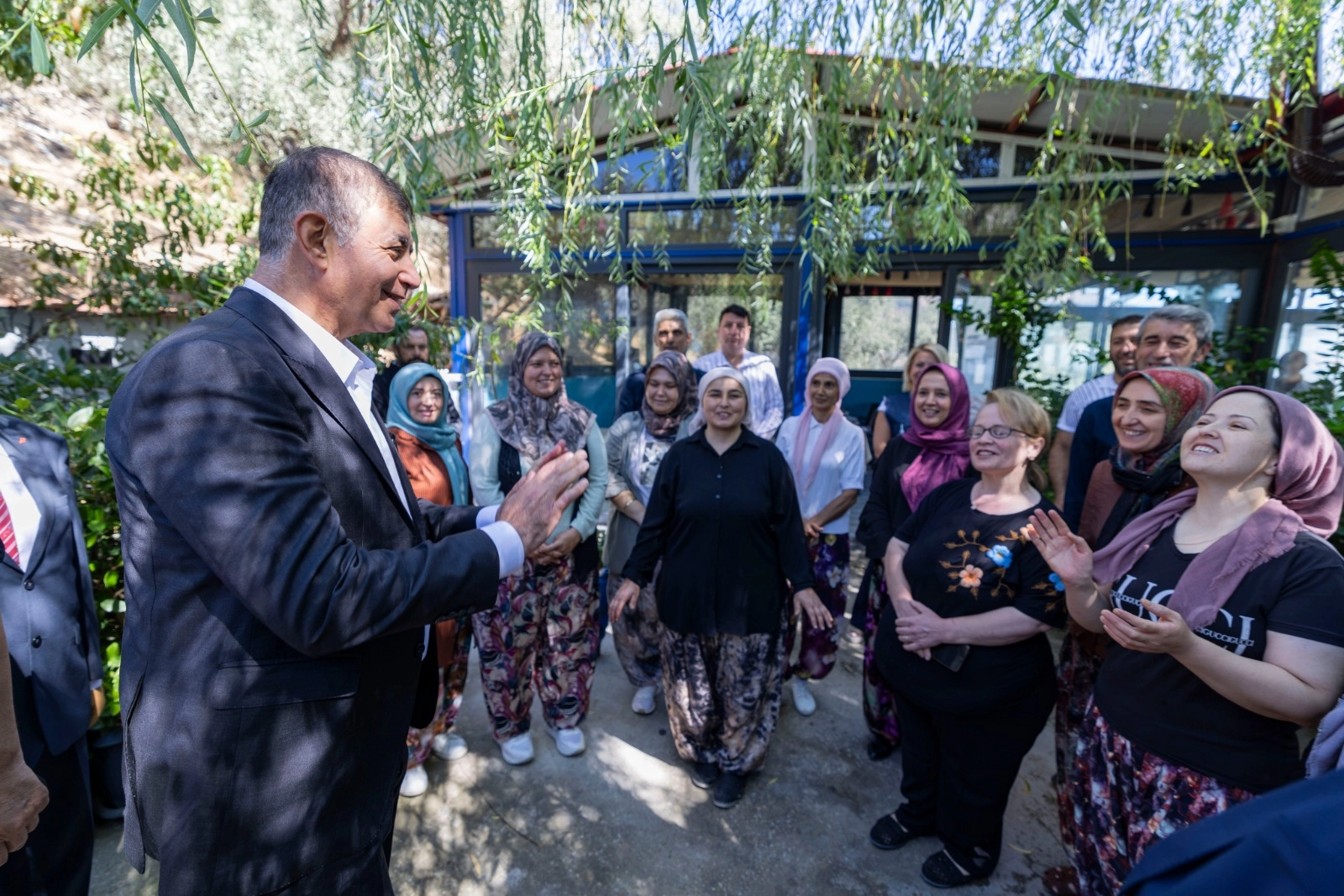 Başkan Tugay'dan Bayındır'da saha mesaisi
