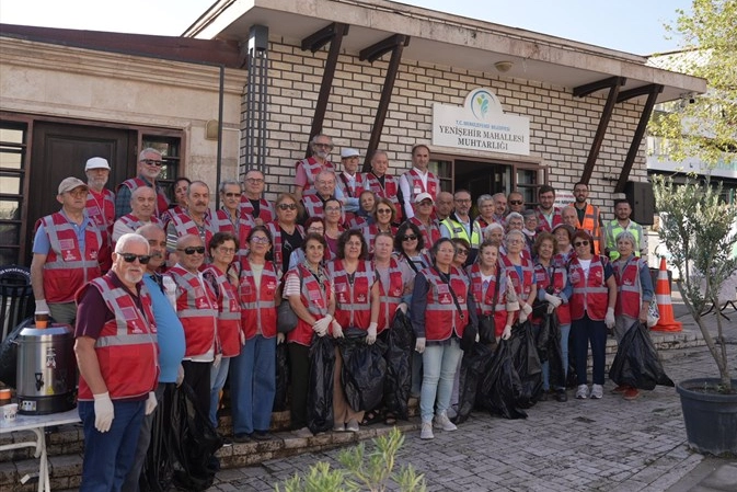 Denizli'de gençler ve büyükler el ele temizlik seferberliği