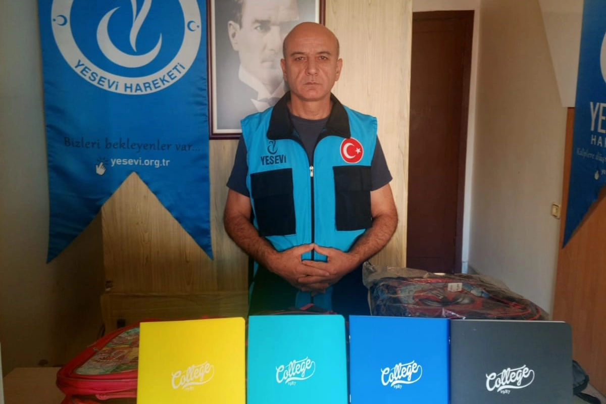 Edirne Yesevi Hareketi'nden öğrencilere çanta ve kırtasiye desteği