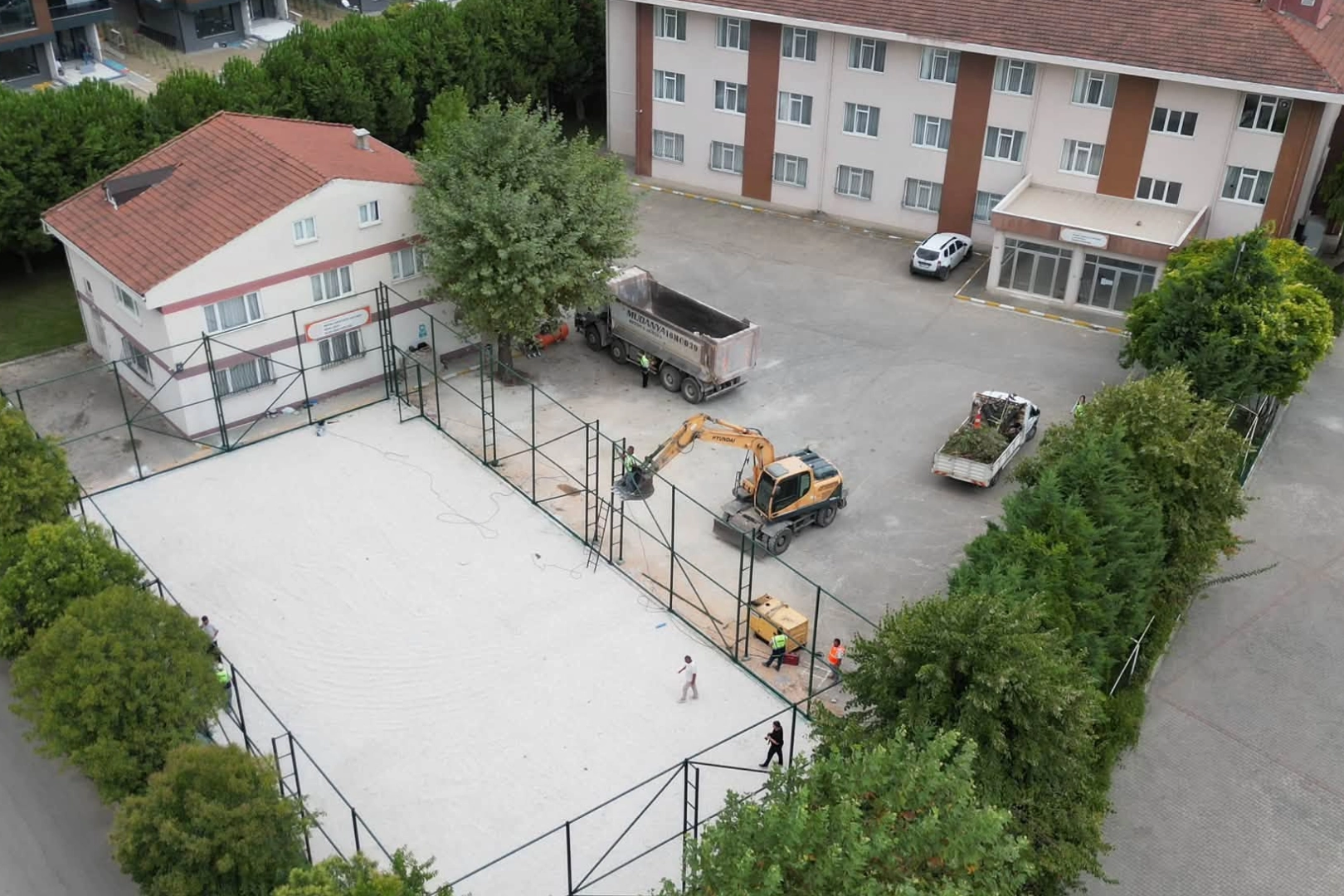 İnegöl'de Mediha Hayri Çelik Fen Lisesi'ne semt sahası