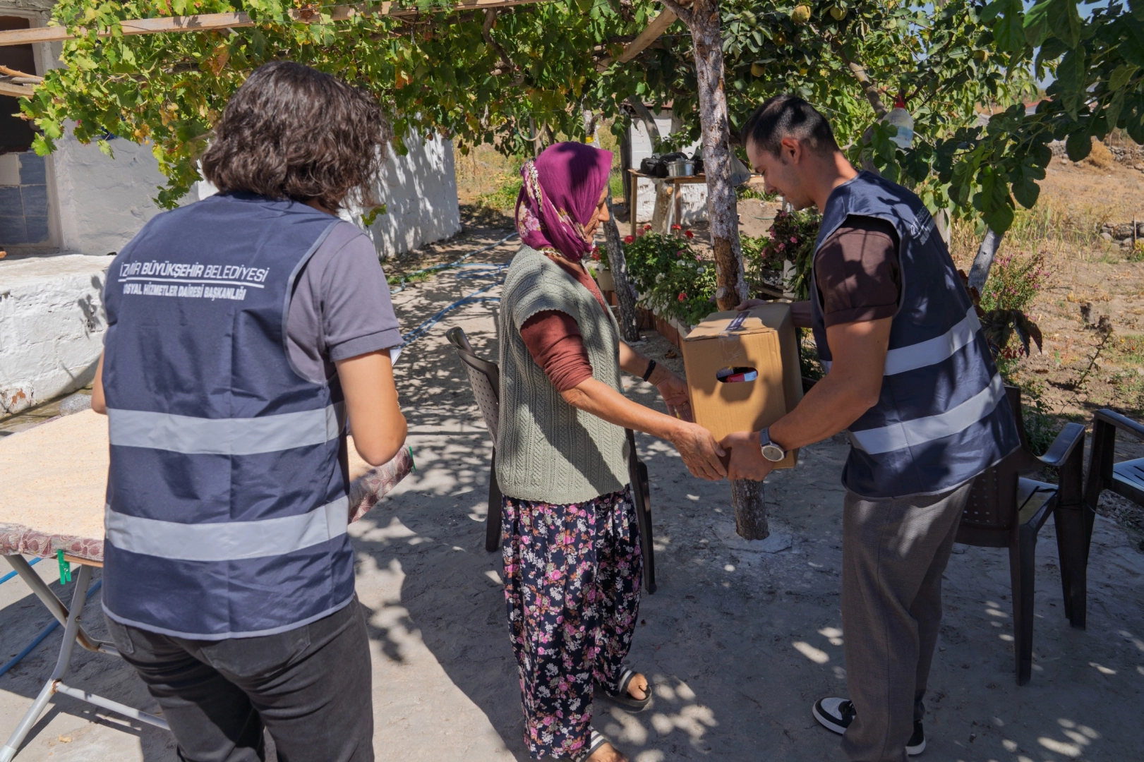 İzmir'de sosyal destek için çalınmadık kapı kalmayacak