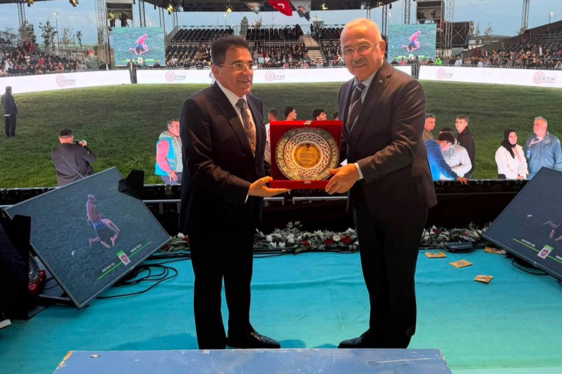 Ordu'da yağlı güreşe destek plaketle taçlandı