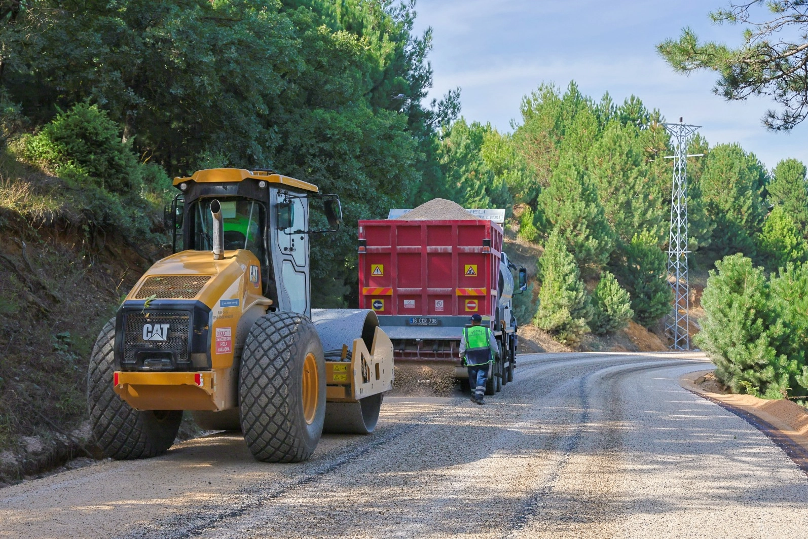 Bursa Osmangazi'nin 3 mahallesinde yollar yenileniyor