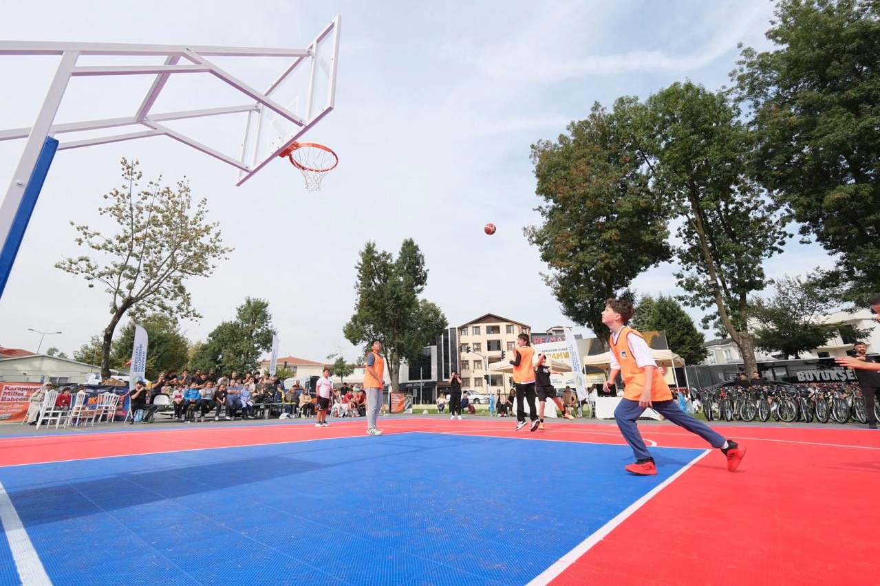 Sakarya'da 250'den fazla sporcu parkede ter döktü