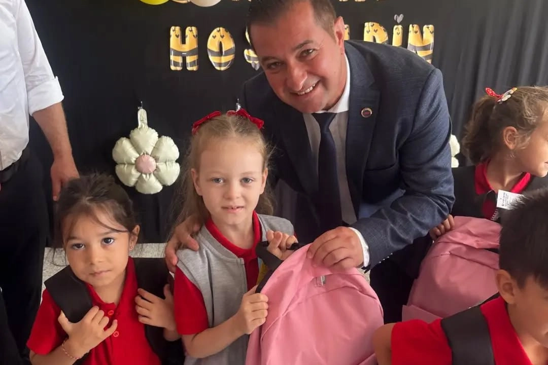 Yenimuhacir Belediyesi'nden öğrencilere 'ilk' destek