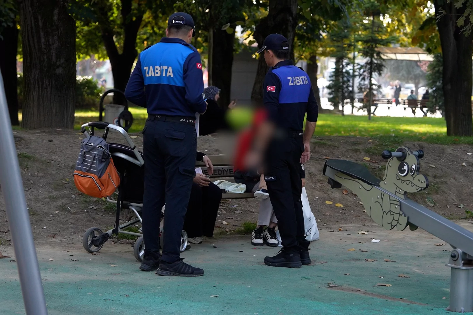 Düzce'de yere atılan izmarite para cezası