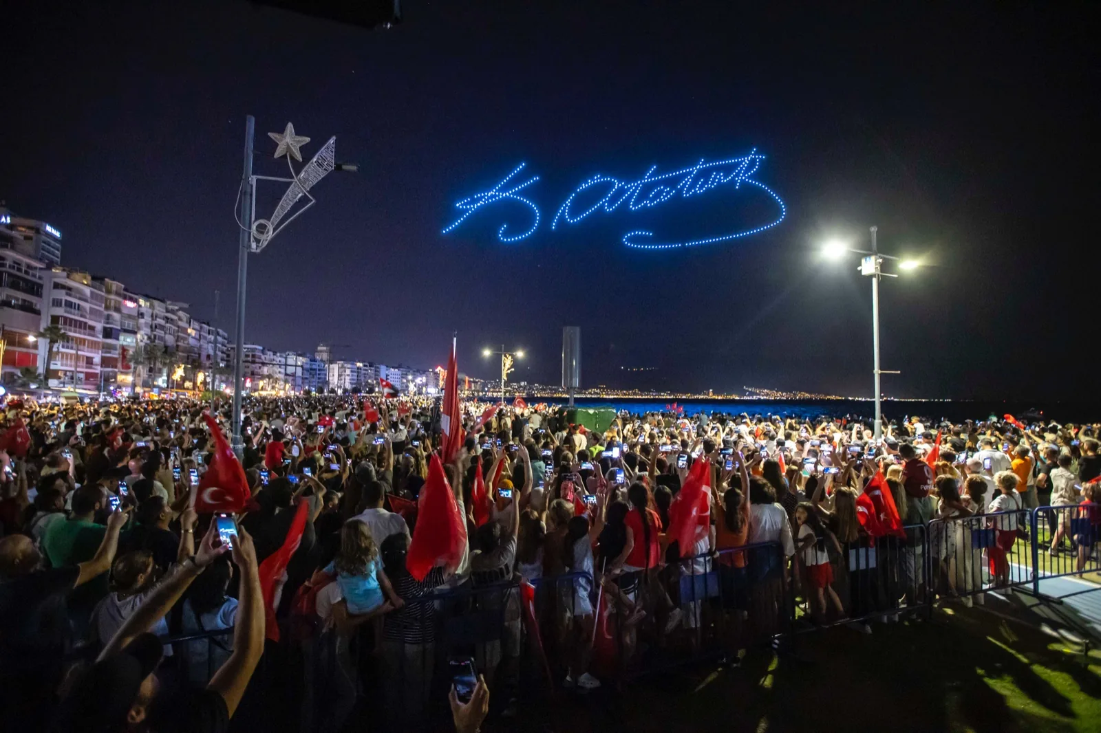 İzmir'de 29 Ekim coşkusu gökyüzüne taşınacak