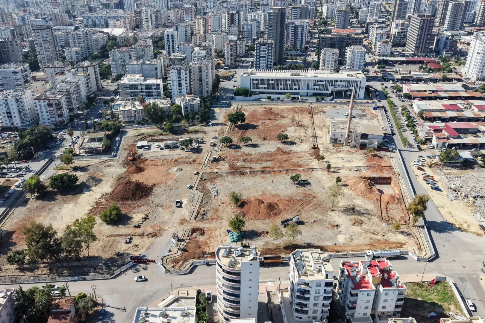 Mersin'de 'Mezitli Kent Meydanı' projesinde çalışmalar sürüyor